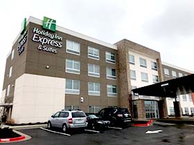 Stay at our Holiday Inn Express & Suites in Chanute, Kansas