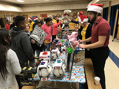 ridgeview students picking christmas gifts